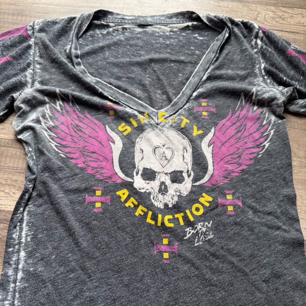 Affliction Sin City Skull Wings Burnout V-Neck Graphic T-Shirt Gray Pink Womens - Picture 3 of 3